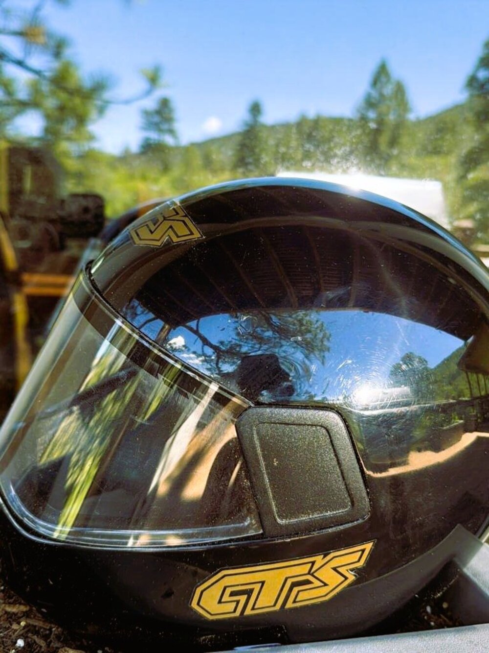 Motorcycle/snowmobile helmet